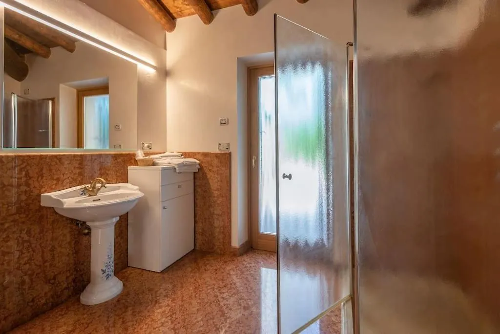 Villa Manerba: Vista Lago E Piscina Privata Spiazzi Di Caprino 意大利