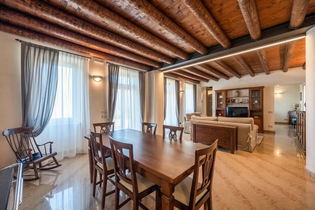Villa Manerba: Vista Lago E Piscina Privata 스피아찌 디 카프리노 0*,  이탈리아