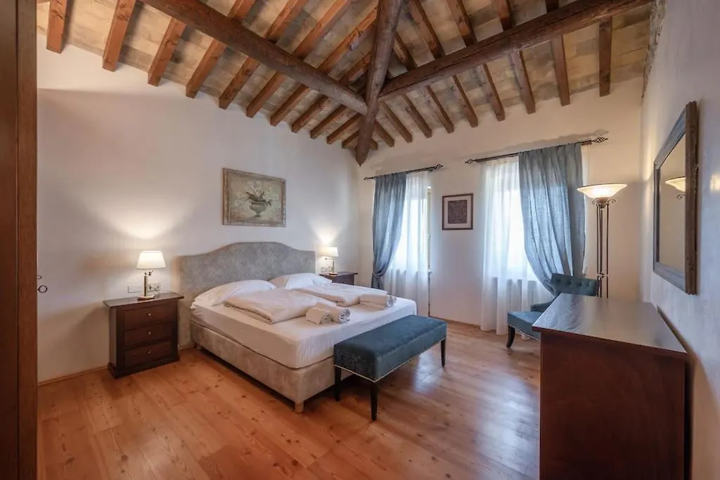 Villa Manerba: Vista Lago E Piscina Privata Spiazzi Di Caprino